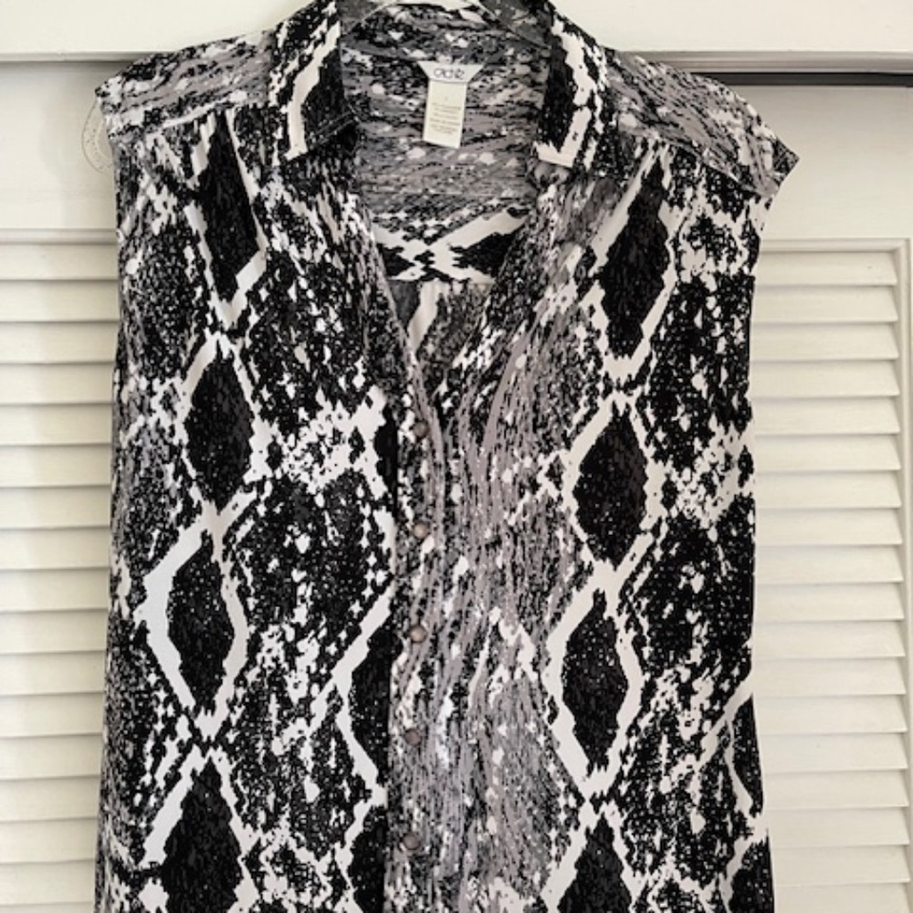 Cache Sleeveless V Neck Blouse -L